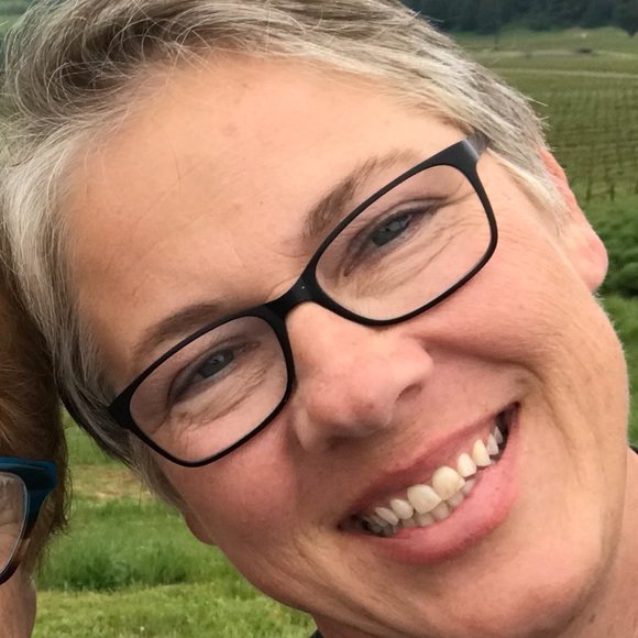 Meet your Posher, Kathy - Picture 1 of 2